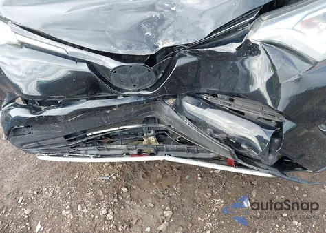 2016 Toyota Rav4 Xle z USA, uszkodzony, nr VIN 2T3WFREV6GW300696